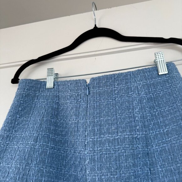 Veronica Beard Tweed Mini Skirt Sz 4 Blue Decorative Crest Button Down - Picture 9 of 9